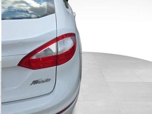Used 2015 Ford Fiesta SE w/ Comfort Package FWD image 12
