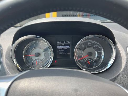 Used 2011 Chrysler Town & Country Touring-L w/ Entertainment Group #2 FWD image 24