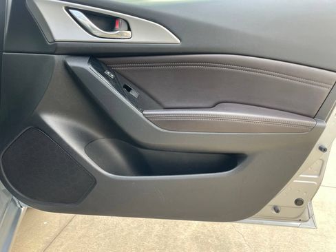Used 2018 MAZDA MAZDA3 Touring FWD image 29