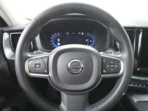 Used 2023 Volvo XC60 B5 Core image 14