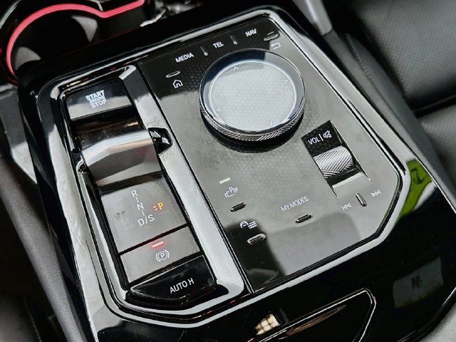Used 2026 BMW 530i xDrive AWD/4WD image 16