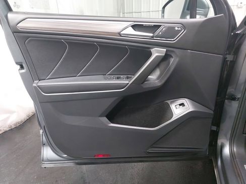 Used 2022 Volkswagen Tiguan SEL R-Line image 28