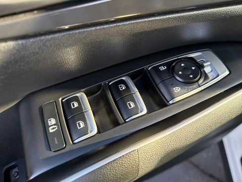 Used 2023 Kia Sorento LX image 17