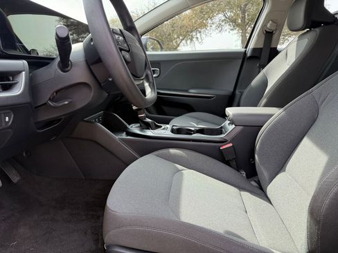 Used 2025 Kia K4 LXS image 29