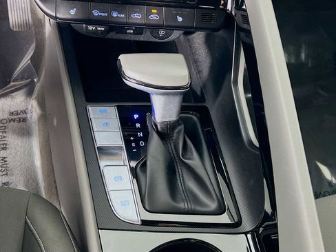 Certified 2024 Hyundai Elantra SEL w/ Convenience Package image 17