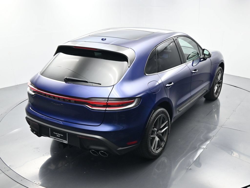 Certified 2025 Porsche Macan AWD/4WD image 38