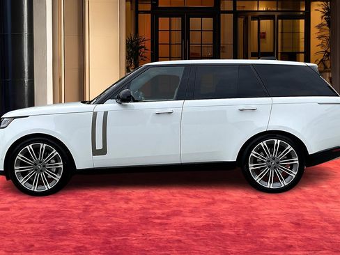 New 2025 Land Rover Range Rover SE image 3