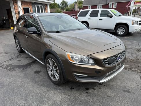 Used 2016 Volvo V60 T5 Cross Country w/ Climate Package AWD/4WD image 3