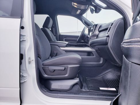 Used 2024 RAM 2500 Big Horn w/ Sport Appearance Package image 19