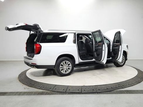 Used 2025 GMC Yukon XL Denali AWD/4WD image 15