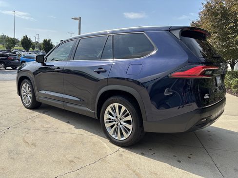 Used 2024 Toyota Grand Highlander AWD image 6