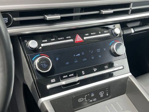 Used 2025 Hyundai Santa Fe SEL FWD image 17