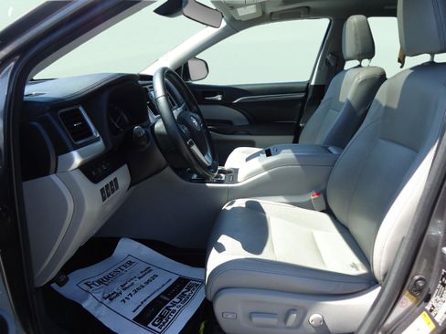 Used 2018 Toyota Highlander Limited Platinum AWD/4WD image 24