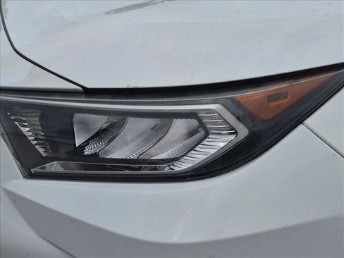 Used 2021 Toyota RAV4 XLE AWD/4WD image 9