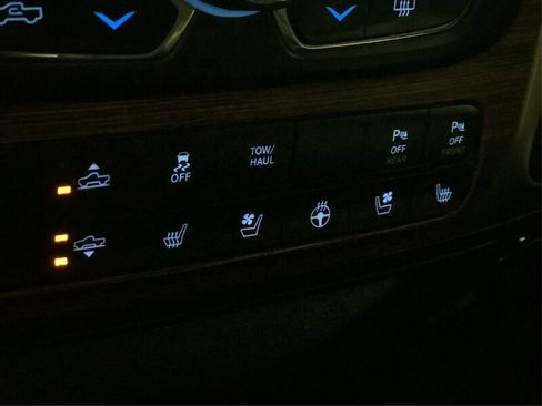 Used 2018 RAM 1500 Laramie w/ Convenience Group AWD/4WD image 26