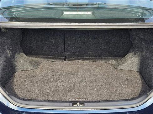 Used 2018 Toyota Corolla LE image 6