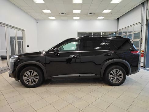 Used 2025 Nissan Pathfinder SV AWD/4WD image 6