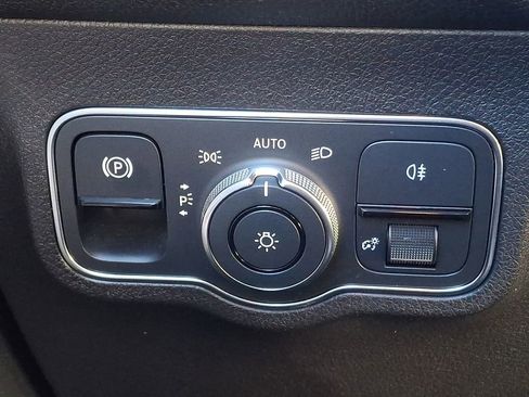 Used 2023 Mercedes-Benz GLB 250 4MATIC image 21