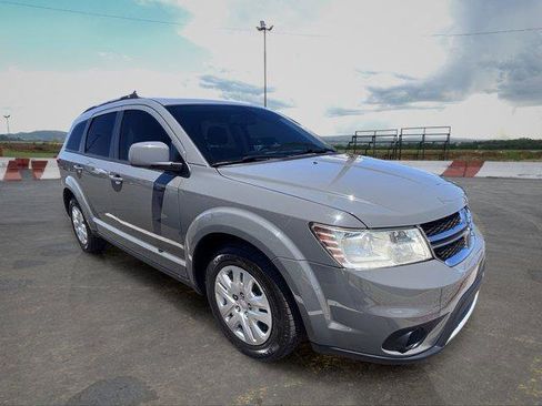 Used 2019 Dodge Journey SE FWD image 2