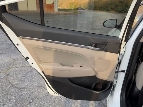 Used 2017 Hyundai Elantra SE w/ SE A/T Tech Package 03 image 27