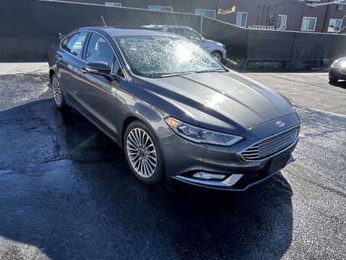 Used 2017 Ford Fusion SE w/ Fusion SE Technology Package image 2