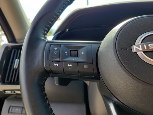 Certified 2025 Nissan Pathfinder SV FWD image 22