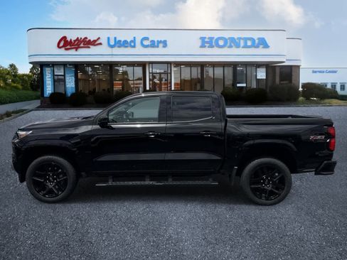 Used 2024 Chevrolet Colorado Z71 w/ Z71 Convenience Package 2 AWD/4WD image 2