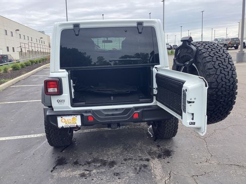 Used 2022 Jeep Wrangler Unlimited Sport AWD/4WD image 12