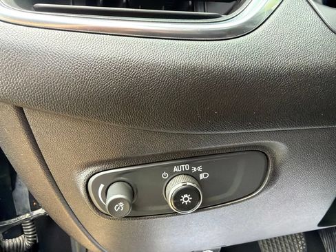 Used 2022 Chevrolet Equinox LT AWD/4WD image 16