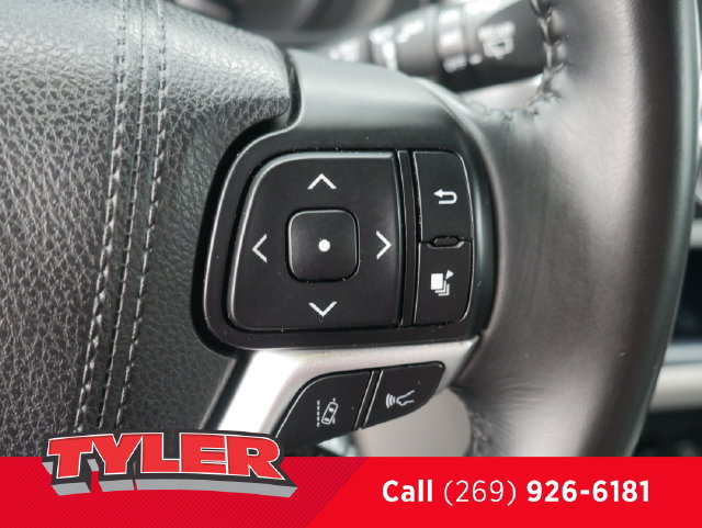 Used 2017 Toyota Highlander XLE AWD/4WD image 28