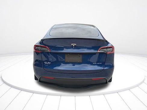 Used 2022 Tesla Model Y Long Range image 5