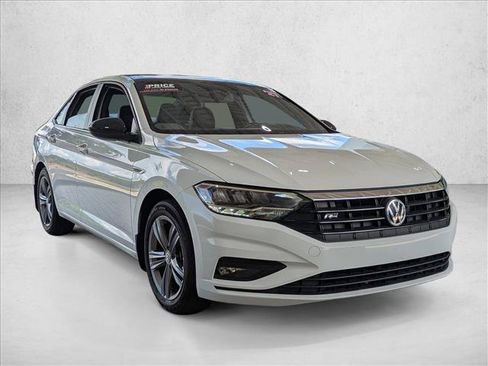 Used 2021 Volkswagen Jetta R-Line w/ R-Line Cold Weather Package FWD image 3
