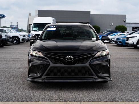 Used 2023 Toyota Camry SE FWD image 2