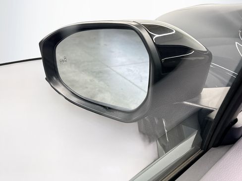 Used 2025 Toyota Prius LE FWD image 16
