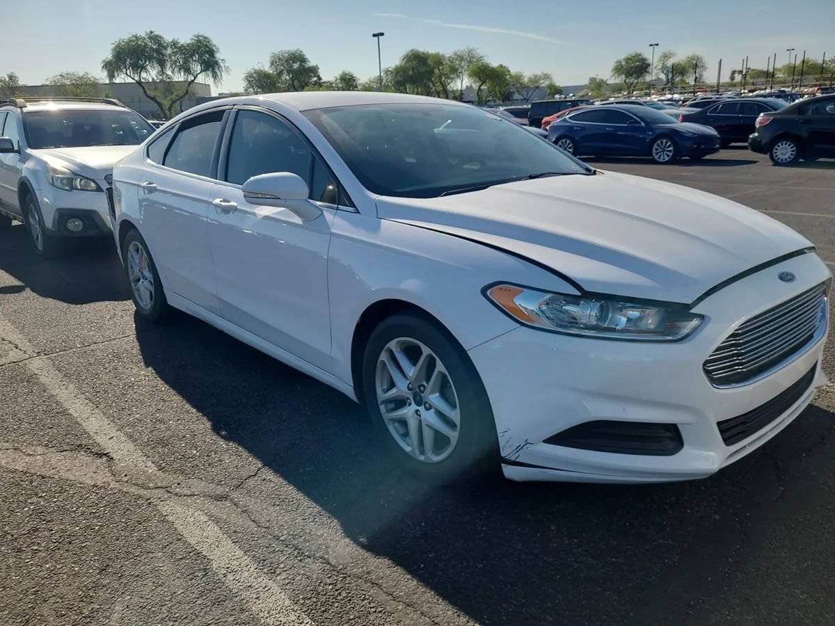 Used 2016 Ford Fusion SE FWD image 4