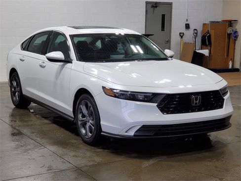 Used 2023 Honda Accord EX image 3