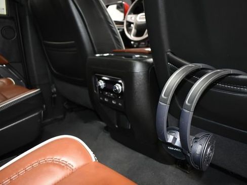 Used 2024 GMC Yukon XL Denali Ultimate AWD/4WD image 39