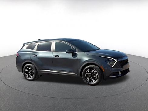 Used 2025 Kia Sportage LX image 2