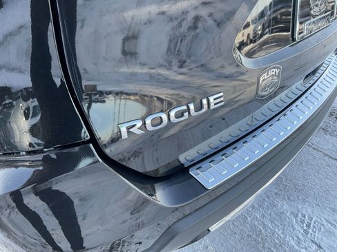 Used 2020 Nissan Rogue S image 17