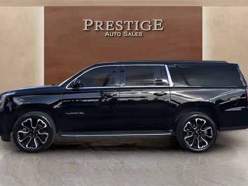 Used 2019 GMC Yukon XL SLT image 2