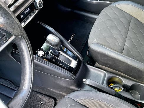 Used 2018 Nissan Kicks SV FWD image 19