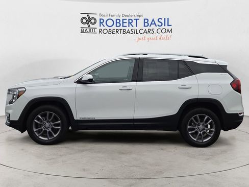 Used 2023 GMC Terrain SLT image 2