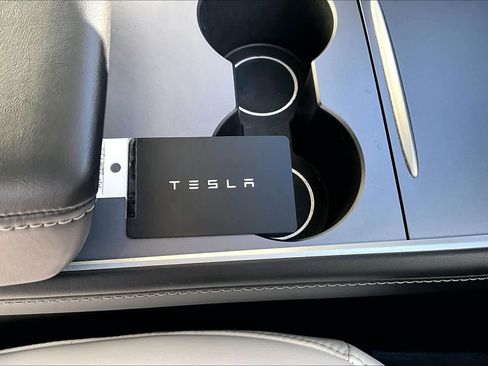 Used 2021 Tesla Model Y Long Range image 19