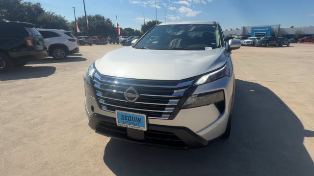 Used 2024 Nissan Rogue SV FWD image 3