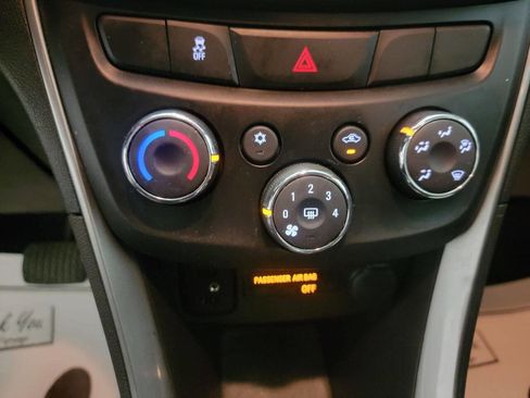 Used 2018 Chevrolet Trax LS AWD/4WD image 28