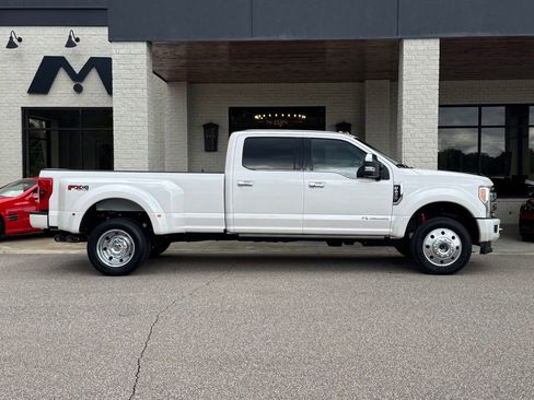 Used 2017 Ford F450 Platinum w/ Platinum Ultimate Package AWD/4WD image 17