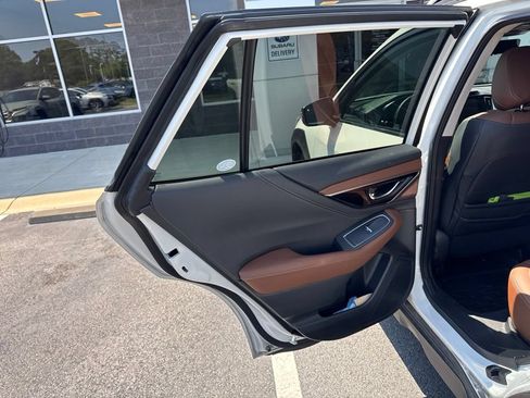 Used 2025 Subaru Outback Touring AWD/4WD image 13