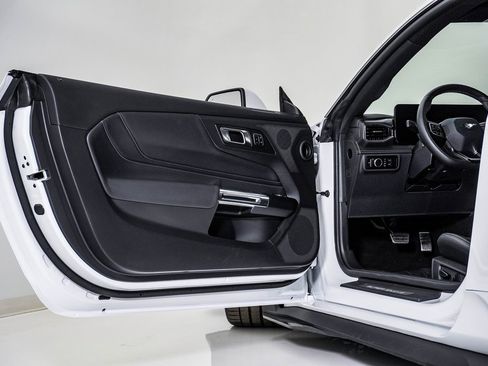 Used 2024 Ford Mustang GT Premium w/ GT Performance Package image 40