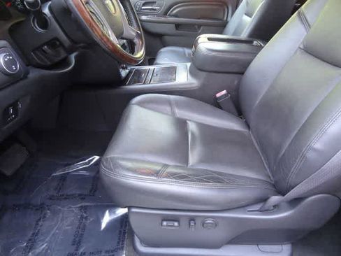 Used 2014 GMC Sierra 2500 Denali w/ Suspension Package, Off-Road AWD/4WD image 6