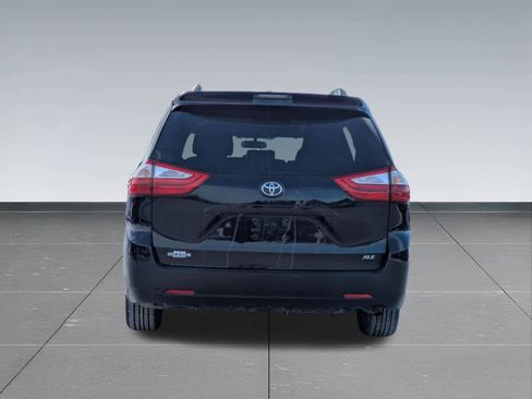 Used 2015 Toyota Sienna XLE image 5